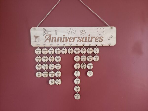 Mémo des anniversaires - décor fête