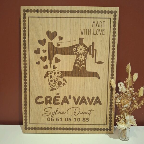 planche en chêne gravée signalétique boutique