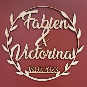 couronne prénoms personnalisée en bois laurier Fabien Victorina
