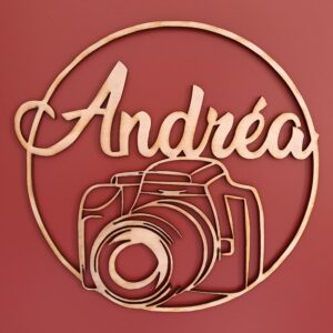 couronne prénom personnalisée en bois appareil photo