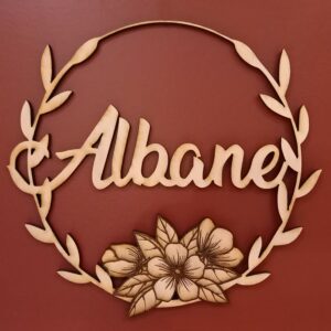 couronne prénom personnalisée en bois bouquet de fleurs