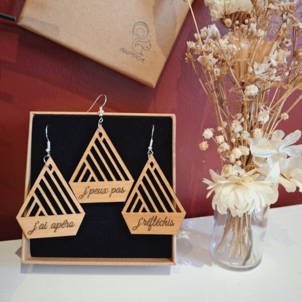 boucles d'oreilles personnalisées en bois - modèle JU dans son coffret