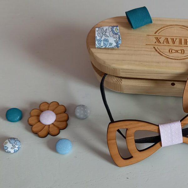 noeuds papillon bois avec la broche fleur assortie