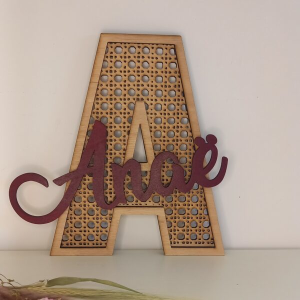 Lettre en bois imitation cannage personnalisée avec prénom A Anaë fruits rouges