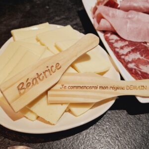 spatule à raclette personnalisée en bois